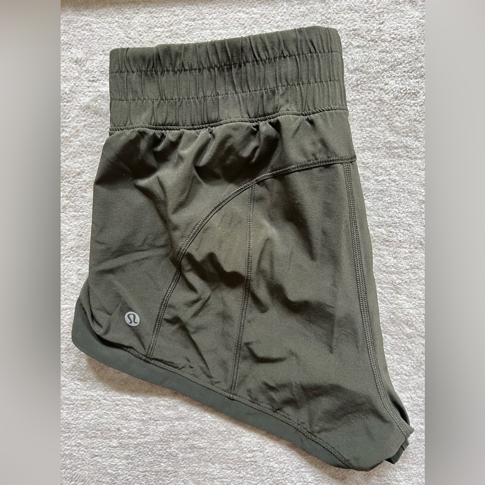 Lululemon Run Shorts Olive LW7ARKR lined liner inseam 2.5 rise 11" Sz 4 Like New